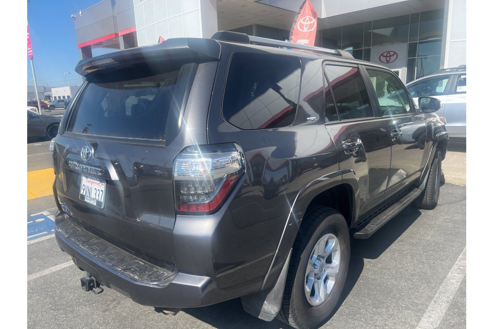 Certified 2022 Toyota 4Runner SR5 AWD/4WD image 4