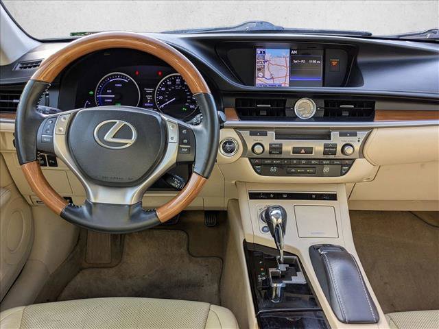 Used 2013 Lexus ES 300h image 18