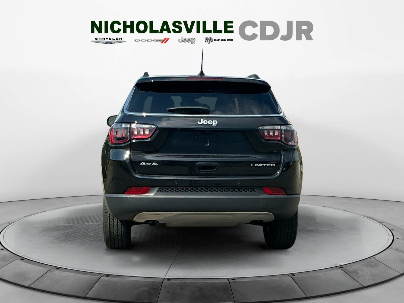 Used 2024 Jeep Compass Limited AWD/4WD image 4