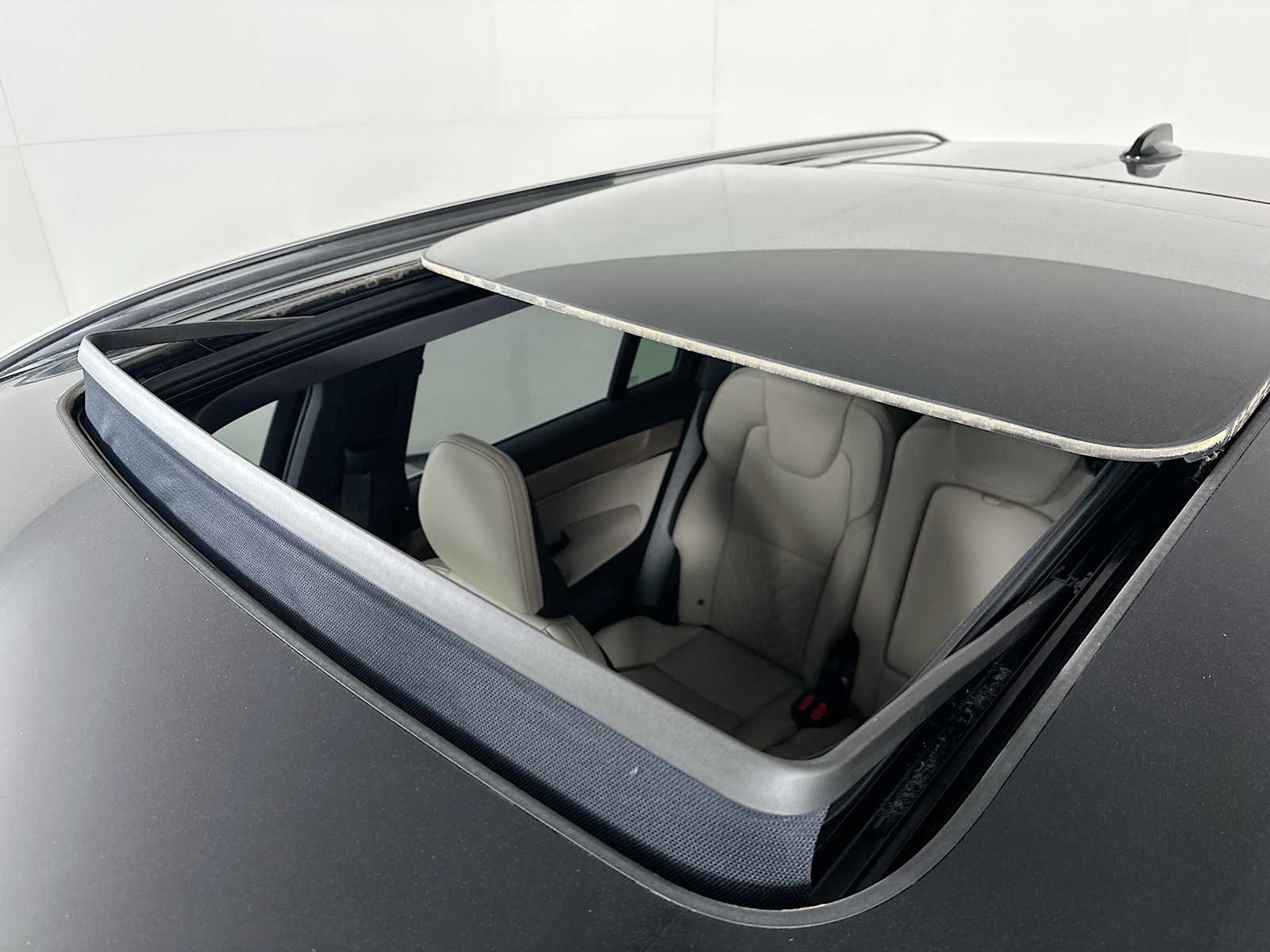 New 2025 Volvo XC90 T8 Plus w/ Protection Package Premier image 20