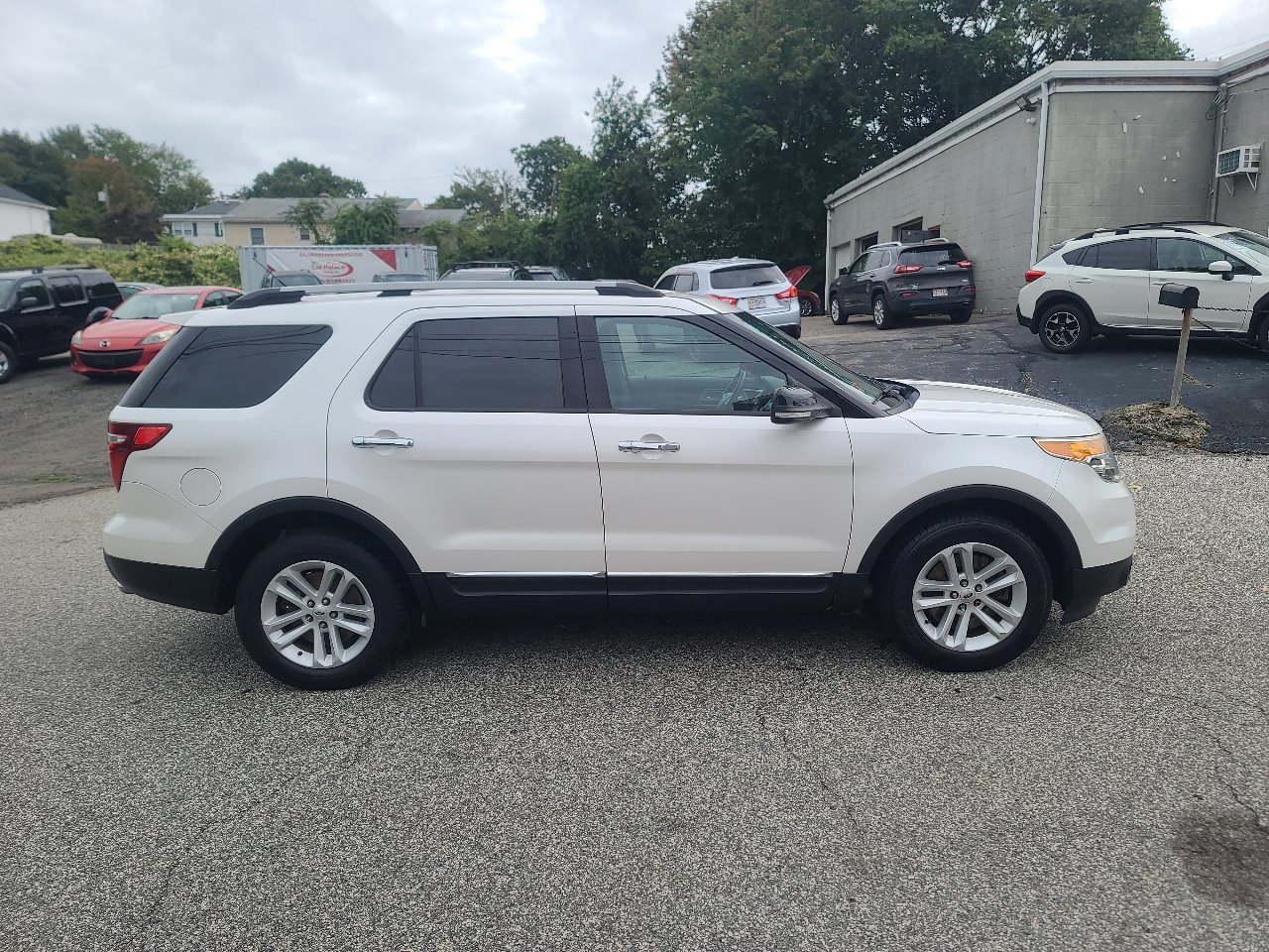 Used 2014 Ford Explorer XLT w/ Equipment Group 202A image 8