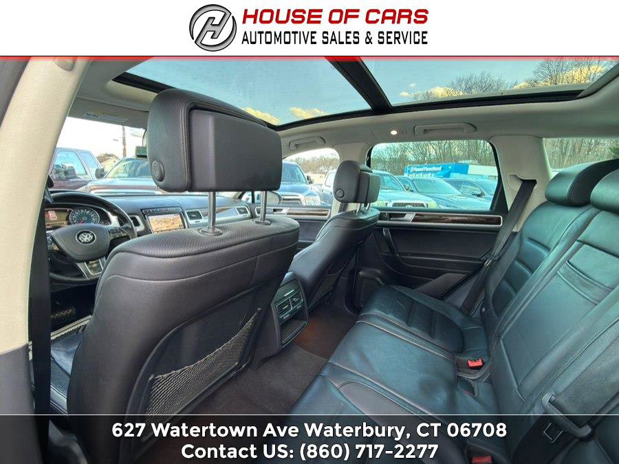 Used 2016 Volkswagen Touareg Sport AWD/4WD image 46
