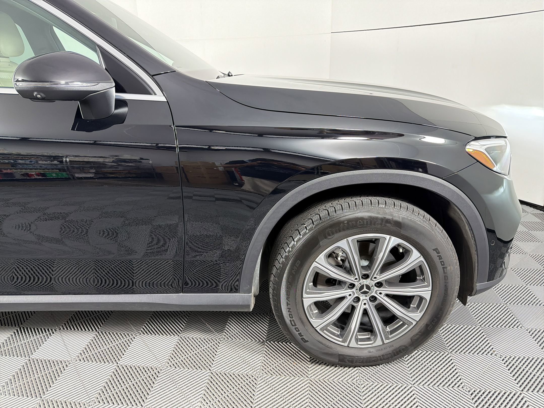 Used 2025 Mercedes-Benz GLC 300 image 12