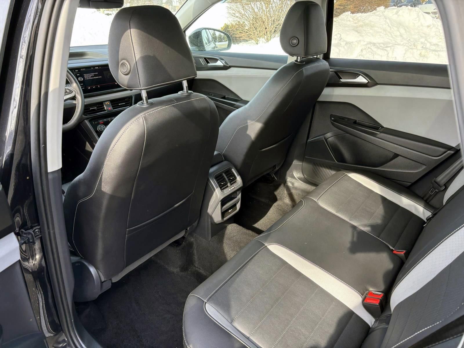 Used 2023 Volkswagen Taos SEL image 27