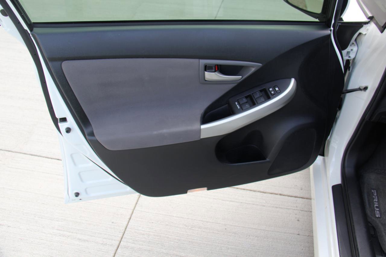 Used 2015 Toyota Prius Three image 17