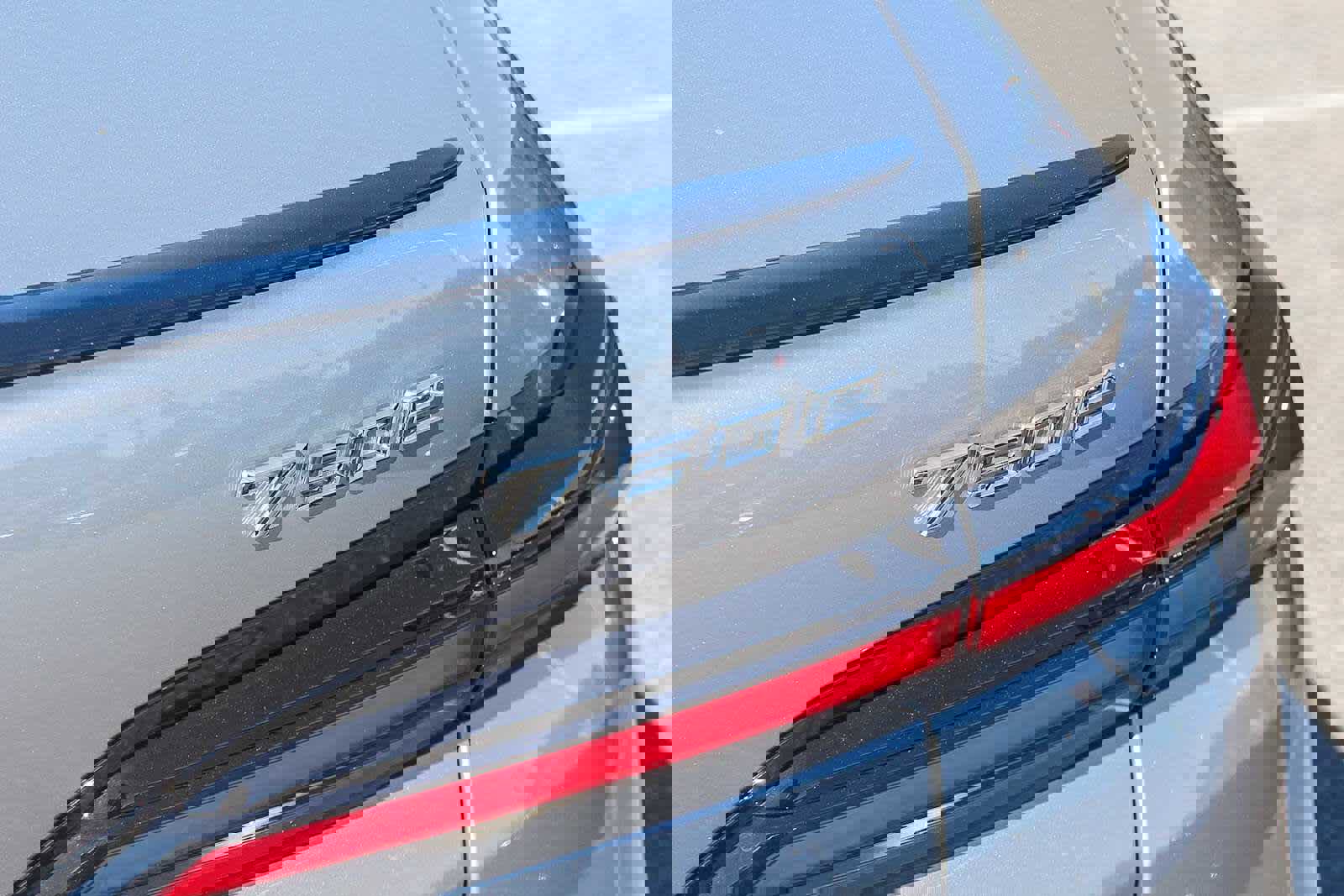 New 2026 BMW 750e xDrive w/ Premium Package image 38