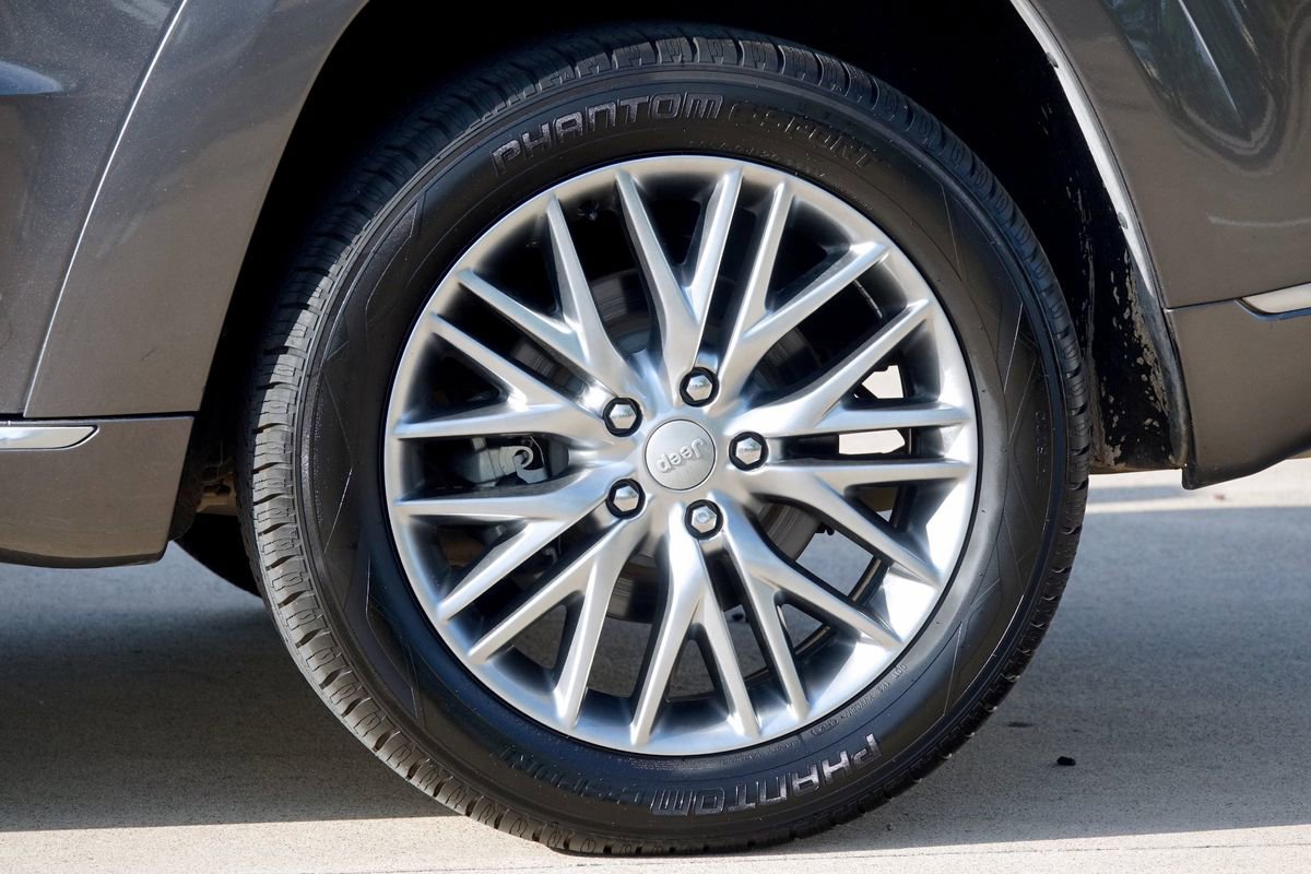 Used 2017 Jeep Grand Cherokee Summit w/ Platinum Series Group image 26