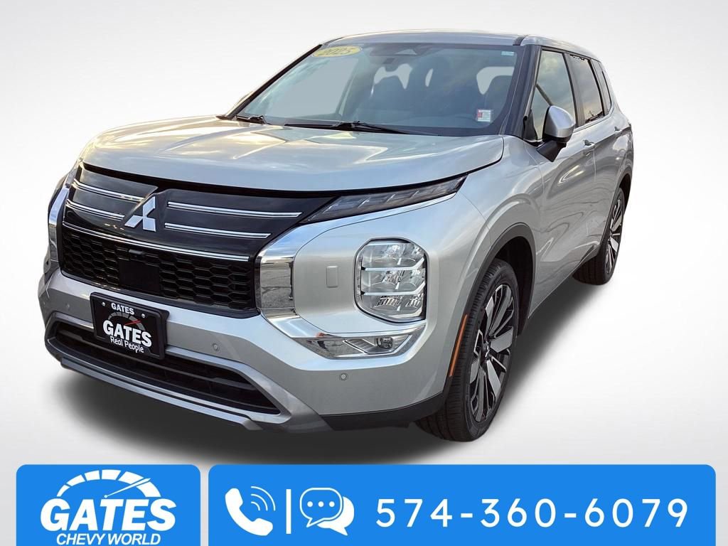 Used 2025 Mitsubishi Outlander SE image 5