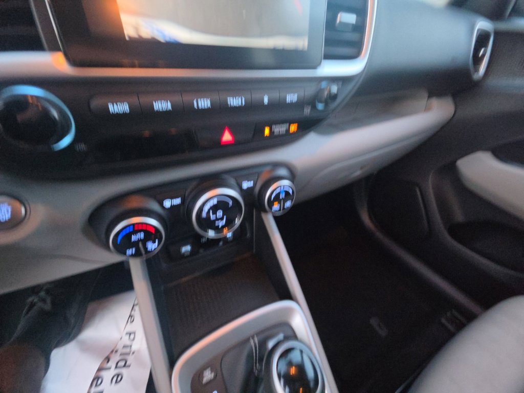 Used 2025 Hyundai Venue SEL FWD image 19