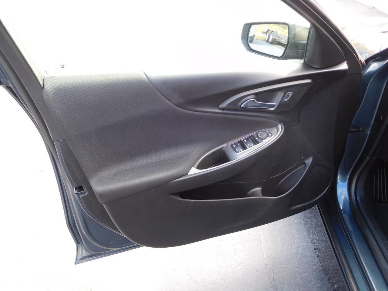 Used 2019 Chevrolet Malibu LS image 19