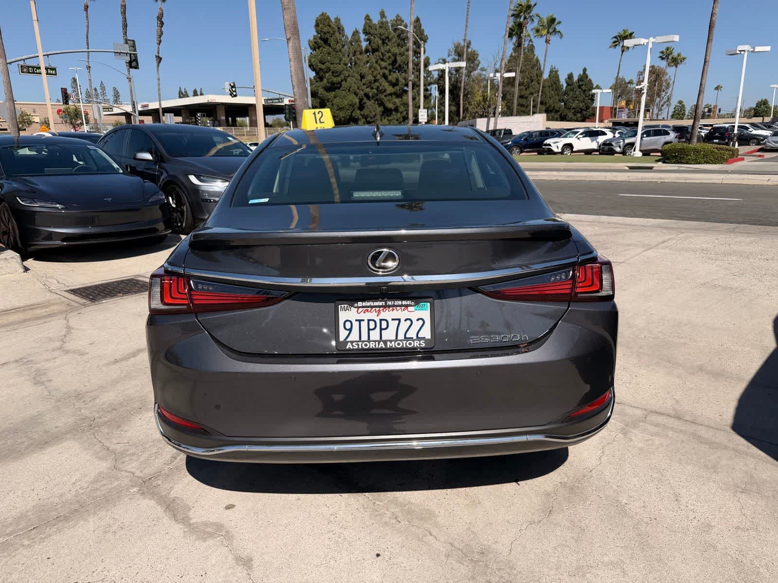 Used 2025 Lexus ES 300h w/ Accessory Package (Z1) FWD image 4