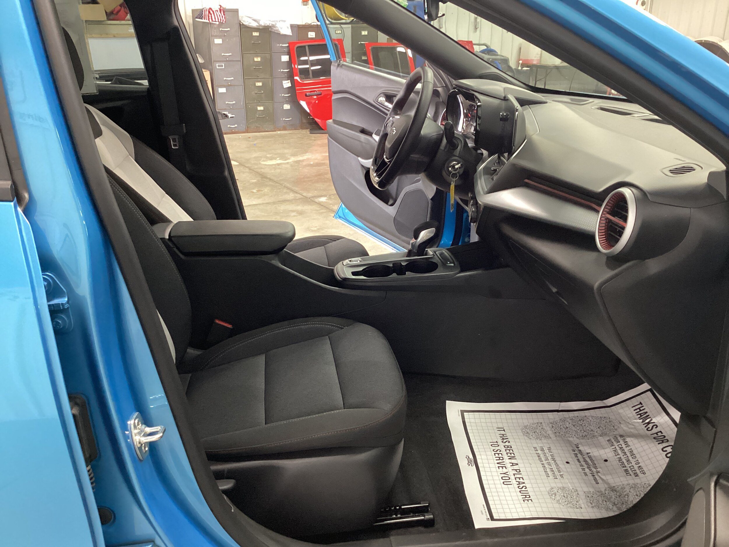 Used 2025 Chevrolet Trax RS FWD image 26