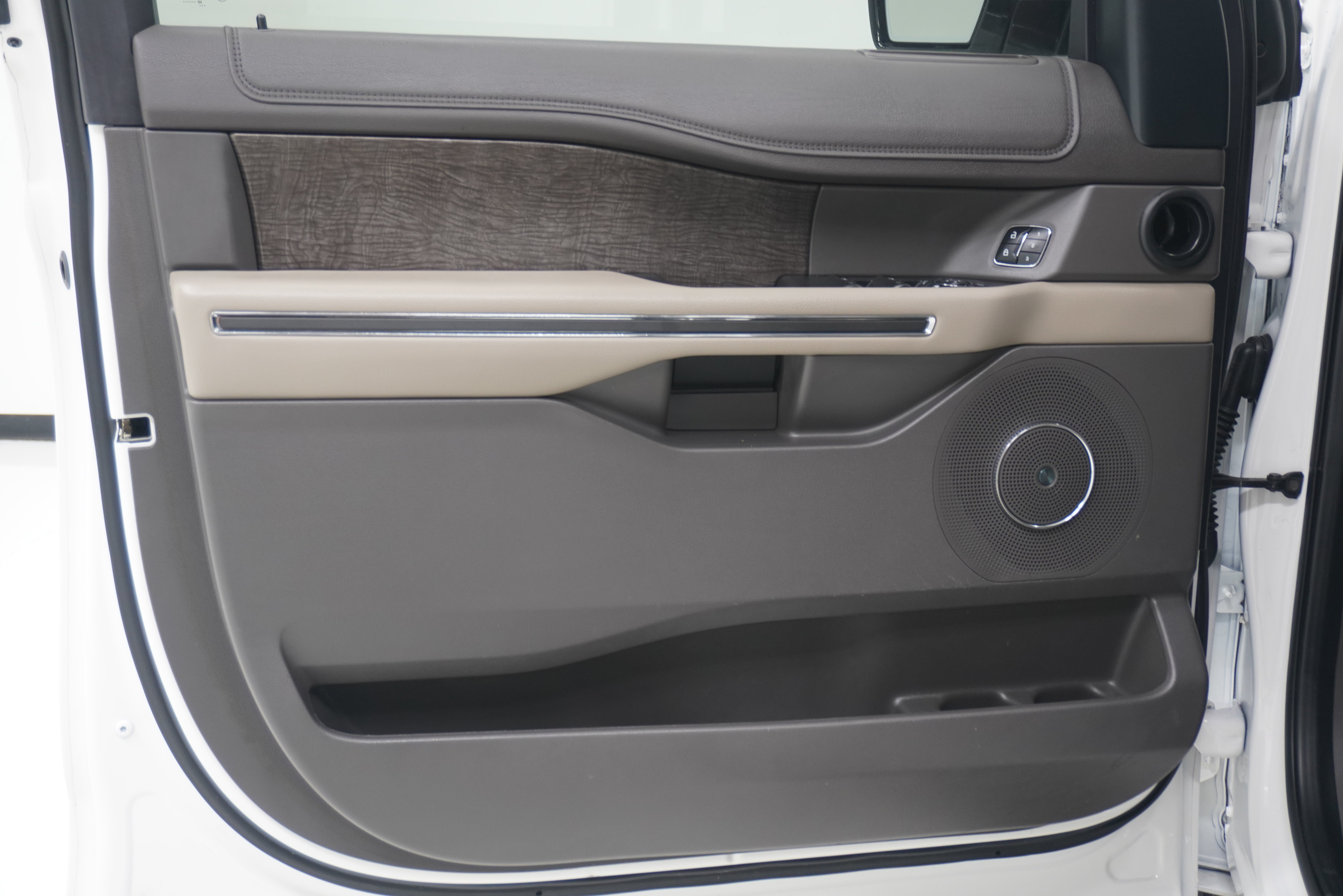 Used 2020 Ford Expedition Max Limited RWD image 15