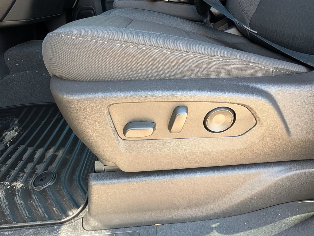 New 2026 Chevrolet Silverado 1500 Custom w/ LPO, Dark Essentials Package RWD image 11