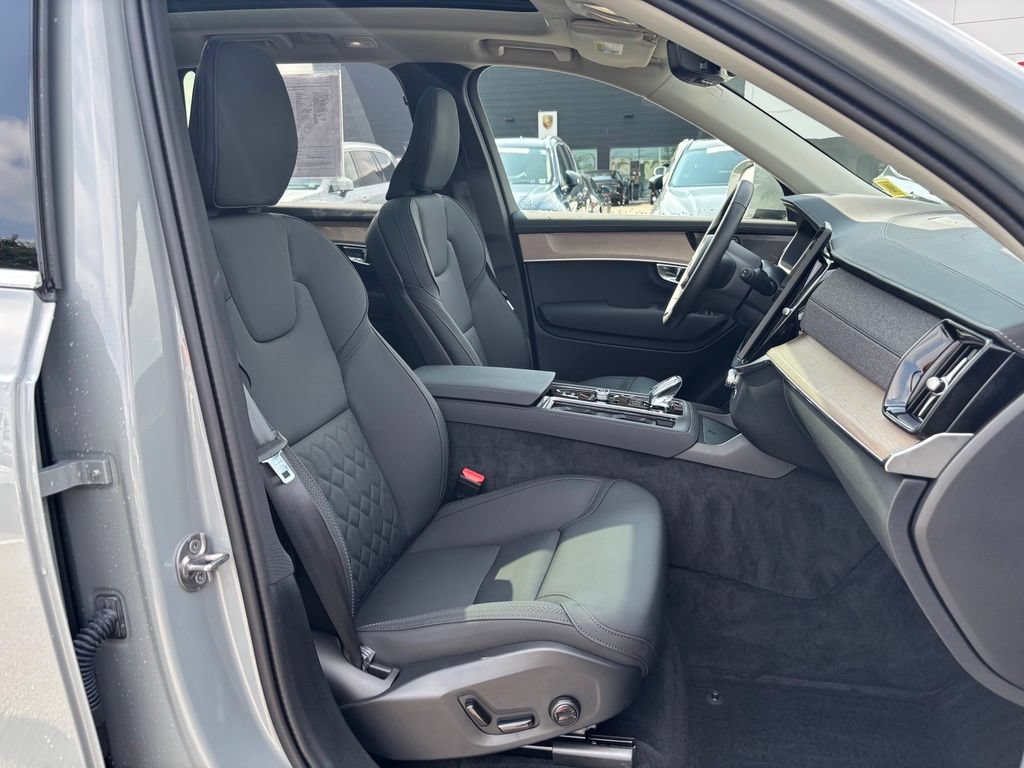 Used 2026 Volvo XC90 B6 Plus w/ Protection Package AWD/4WD image 21