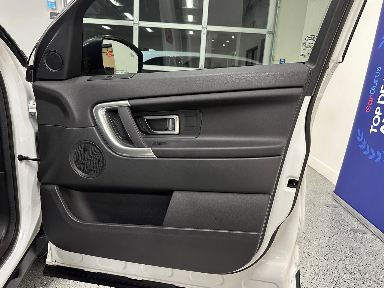 Used 2019 Land Rover Discovery Sport SE image 21