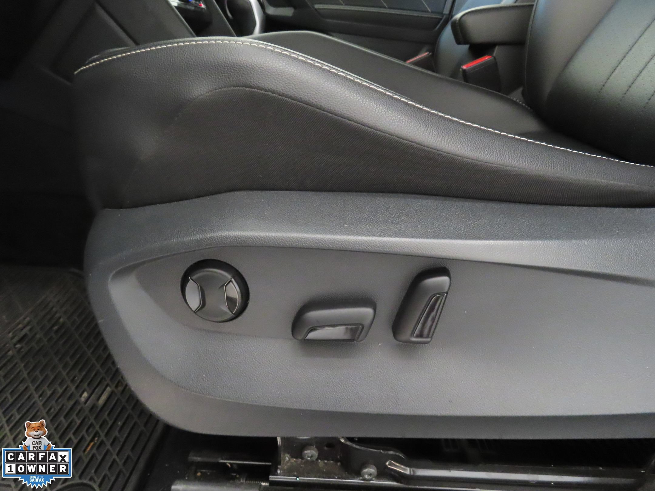 Certified 2022 Volkswagen Tiguan SE FWD image 12