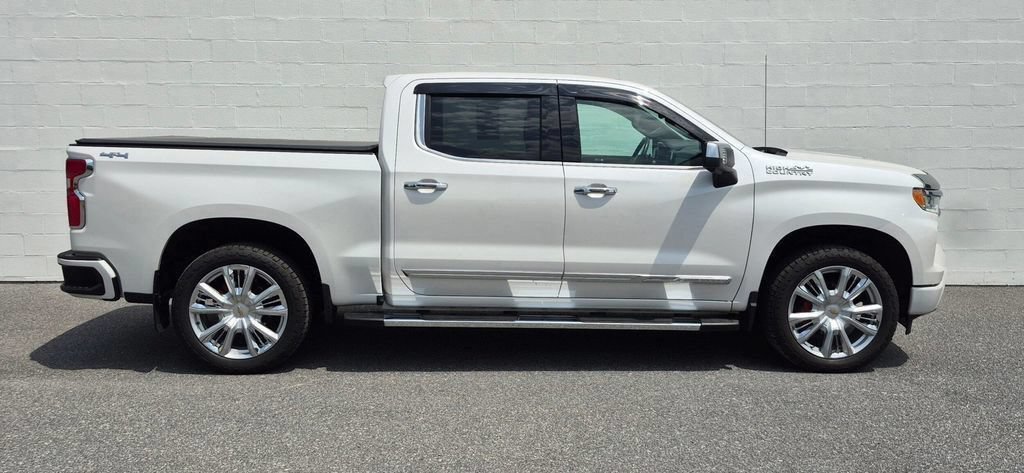 Used 2025 Chevrolet Silverado 1500 High Country w/ Technology Package AWD/4WD image 38