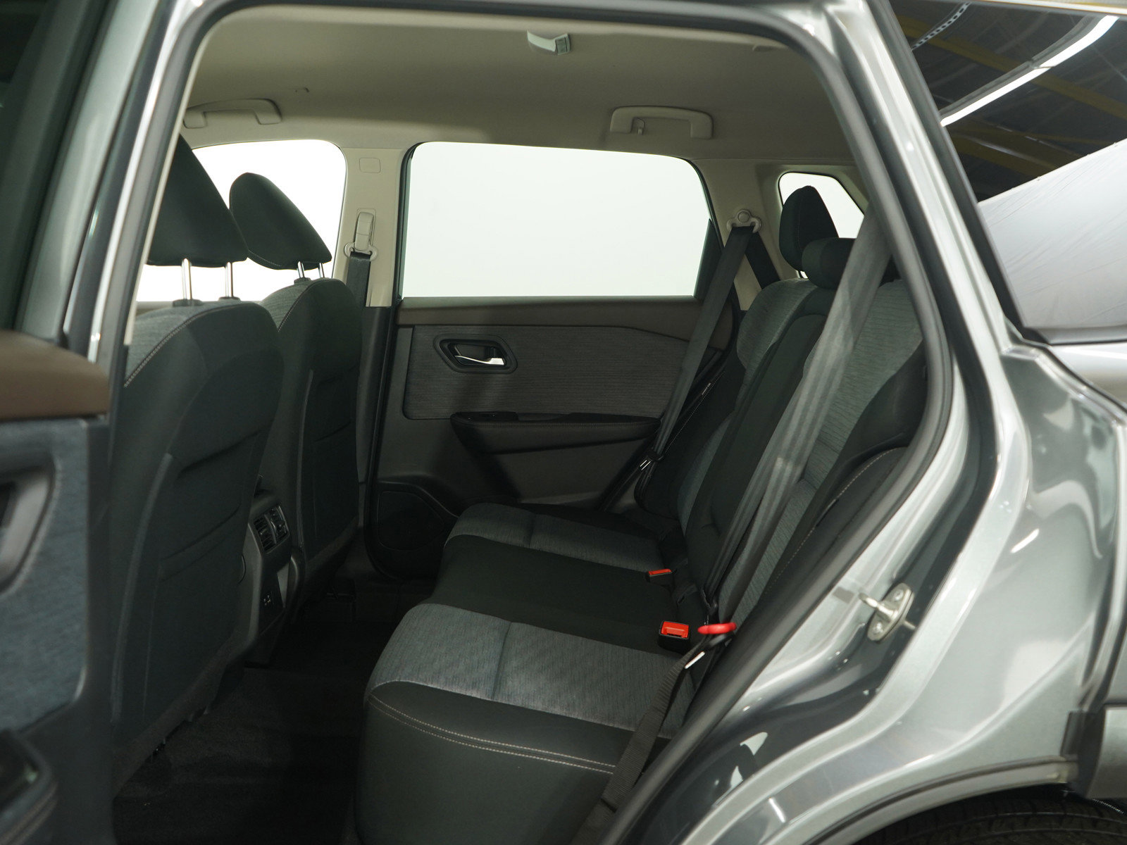 Used 2022 Nissan Rogue SV image 17