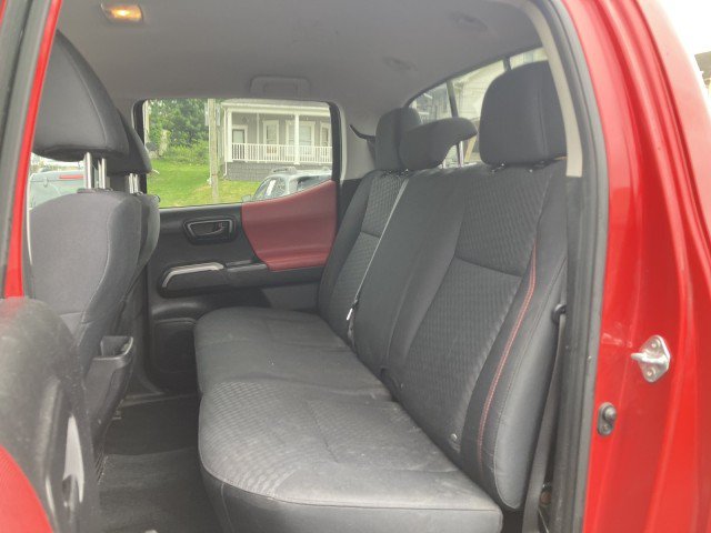 Used 2021 Toyota Tacoma SR5 AWD/4WD image 13