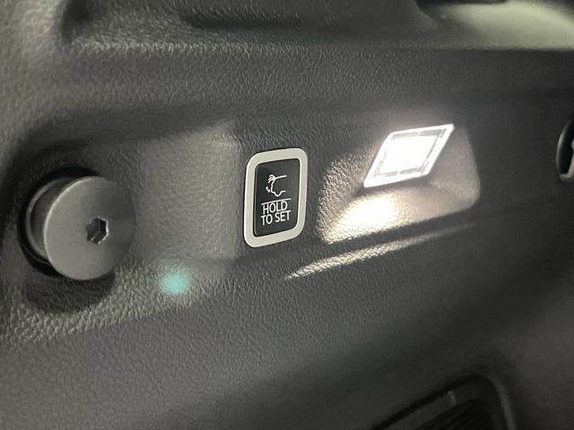 New 2026 Jeep Grand Cherokee L Limited w/ Luxury Tech Group II image 16