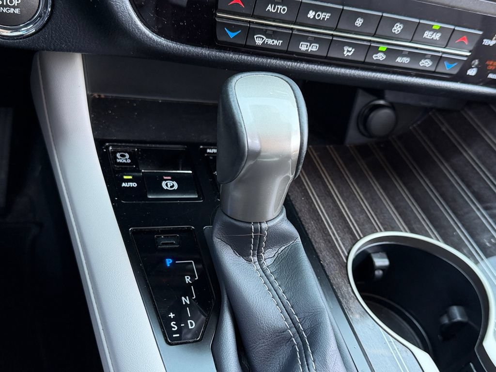 Used 2019 Lexus RX 350L Luxury w/ Accessory Package AWD/4WD image 24