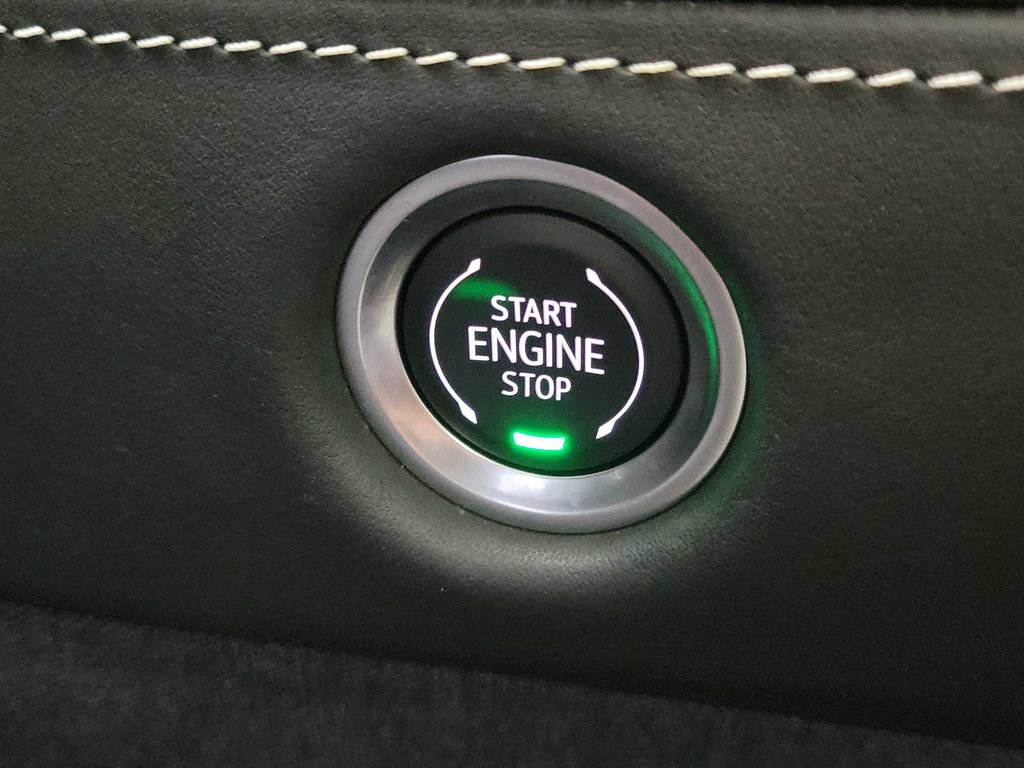 Certified 2025 Cadillac Escalade ESV V AWD/4WD image 31