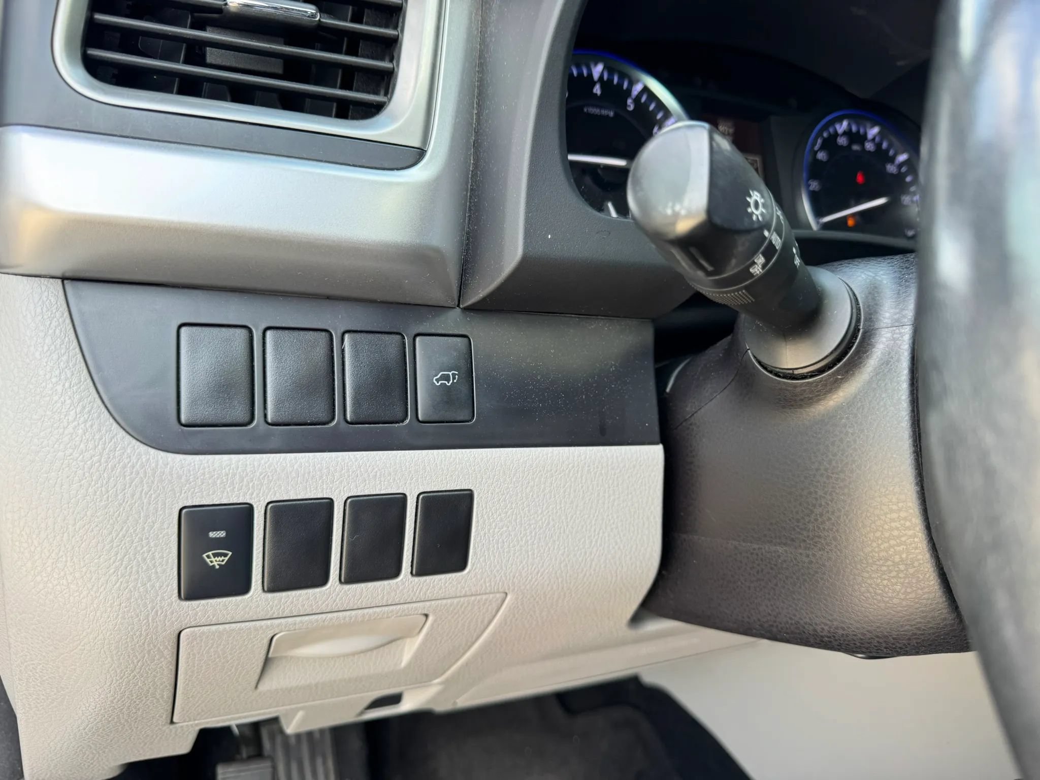 Used 2014 Toyota Highlander XLE FWD image 22