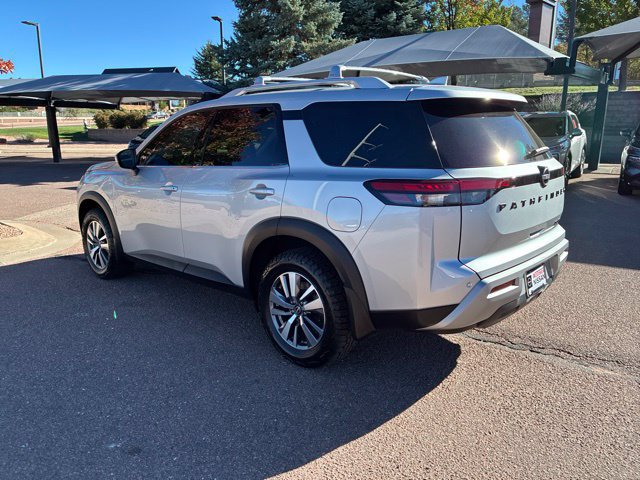 Certified 2024 Nissan Pathfinder SL w/ Black Appearance Package AWD/4WD image 5