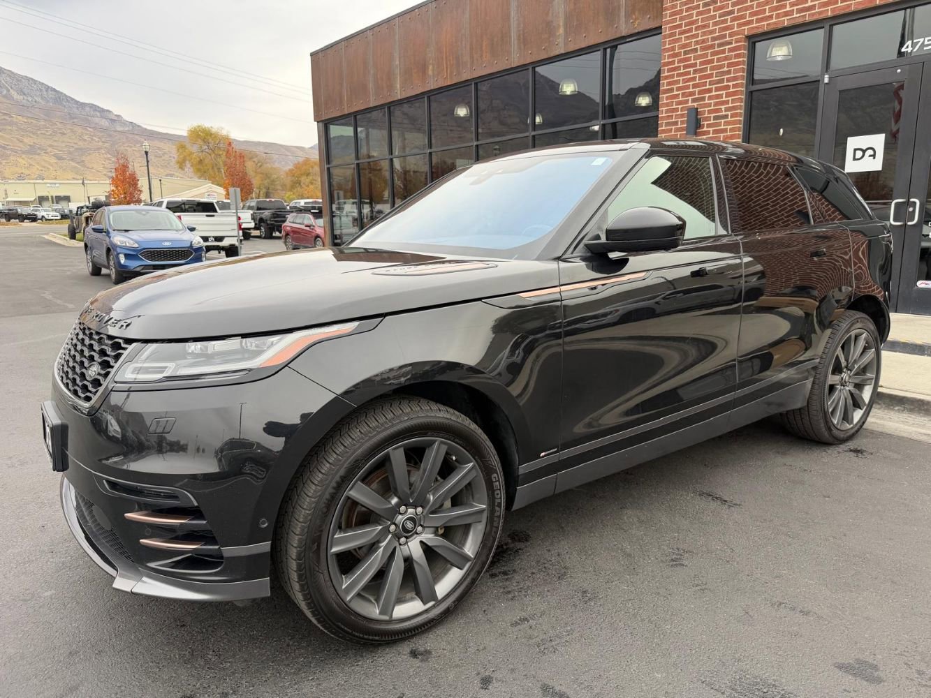 Used 2018 Land Rover Range Rover Velar R-Dynamic HSE image 8