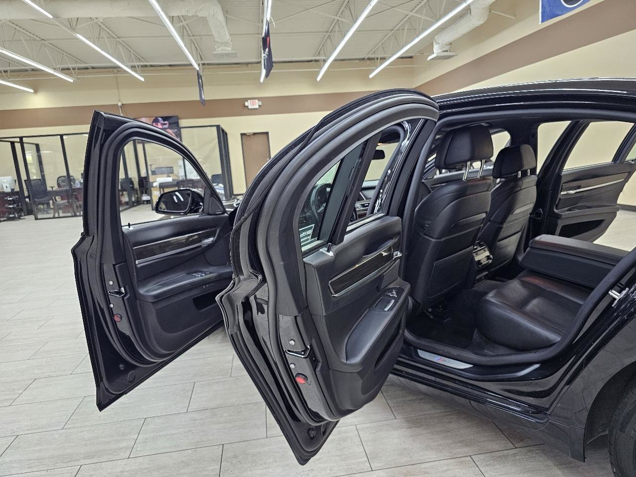 Used 2015 BMW 750i w/ M Sport Edition RWD image 16