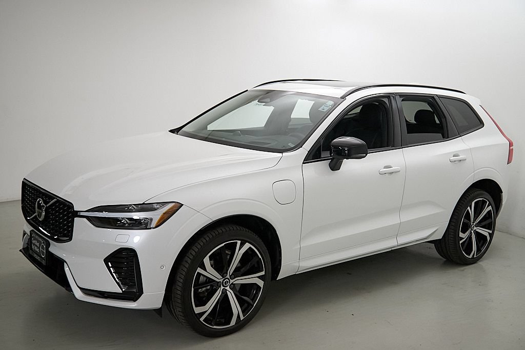 Certified 2023 Volvo XC60 T8 Ultimate w/ Climate Package AWD/4WD image 6