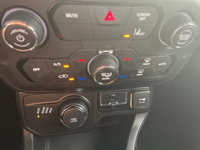 Used 2021 Jeep Renegade Latitude AWD/4WD image 42