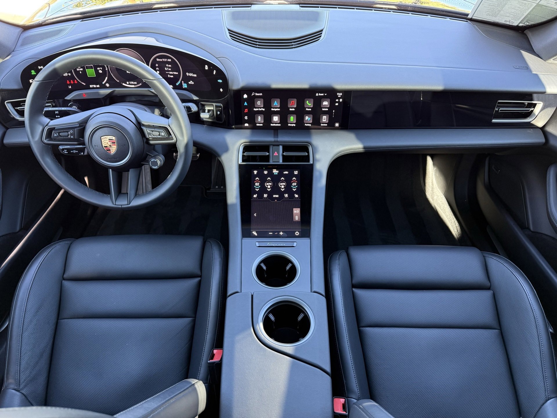 Used 2025 Porsche Taycan image 14