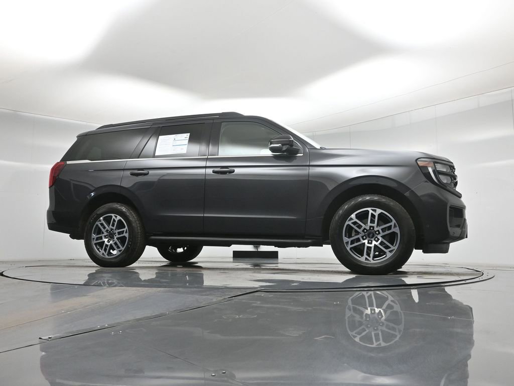 Certified 2025 Ford Expedition Active AWD/4WD image 4
