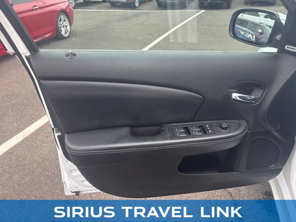 Used 2011 Chrysler 200 Limited FWD image 10