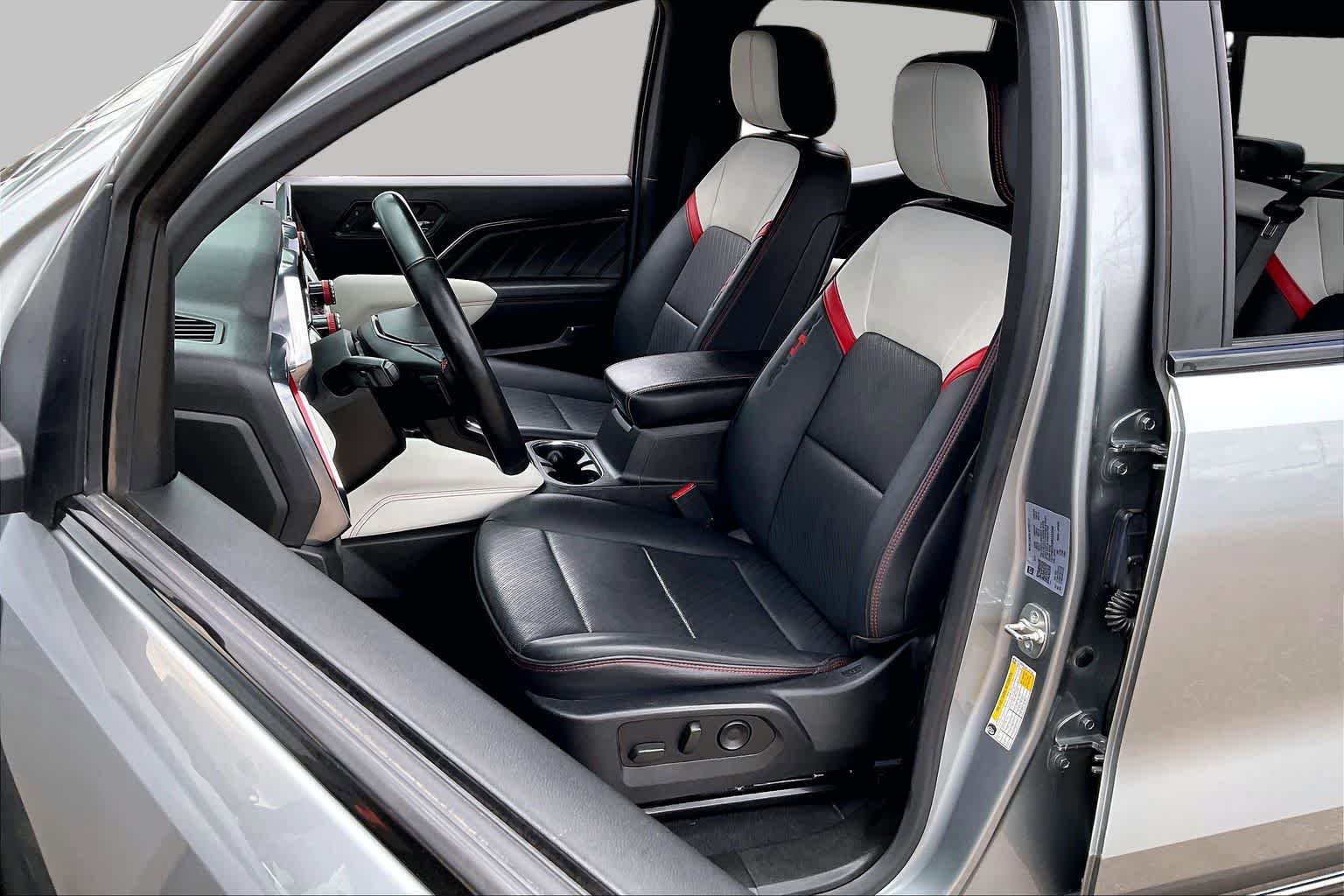 Used 2024 GMC Canyon AT4X AWD/4WD image 8