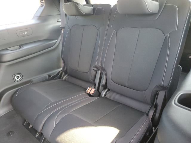 New 2025 Jeep Grand Cherokee L Laredo w/ Luxury Tech Group I image 17