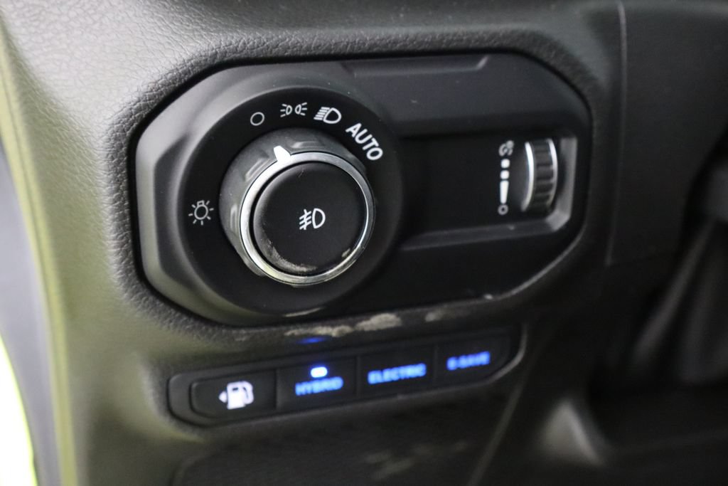Used 2023 Jeep Wrangler Unlimited Sahara w/ Cold Weather Group AWD/4WD image 22