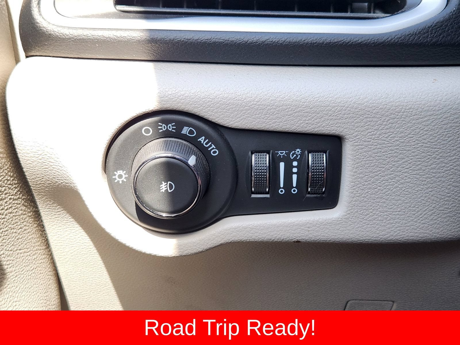 Certified 2024 Chrysler Pacifica Touring-L FWD image 29