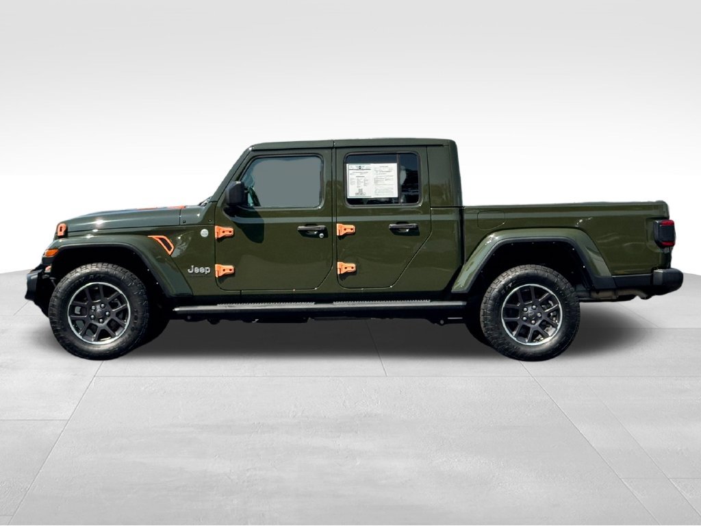 Used 2022 Jeep Gladiator Overland w/ LED Lighting Group AWD/4WD image 4