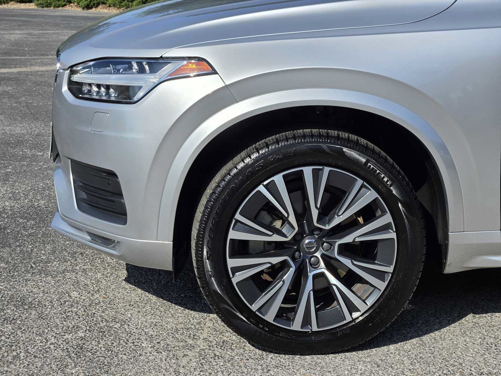 Used 2021 Volvo XC90 T5 Momentum w/ Climate Package FWD image 8