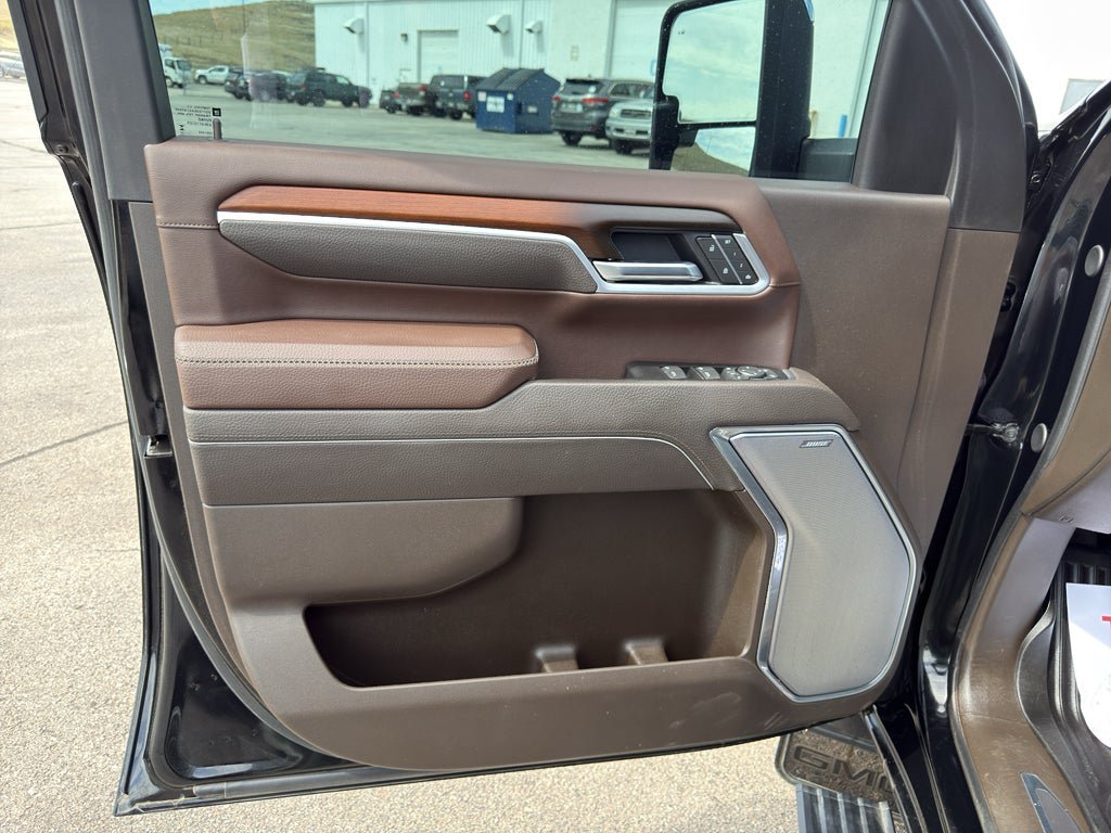 Certified 2025 GMC Sierra 3500 Denali w/ Denali Reserve Package AWD/4WD image 10