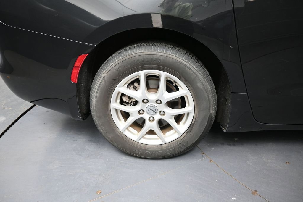 Used 2023 Chrysler Voyager LX FWD image 17