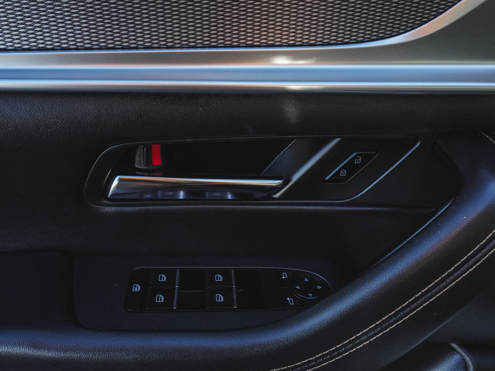 Used 2024 MAZDA CX-90 Plug-In Hybrid w/ Premium Pkg image 10