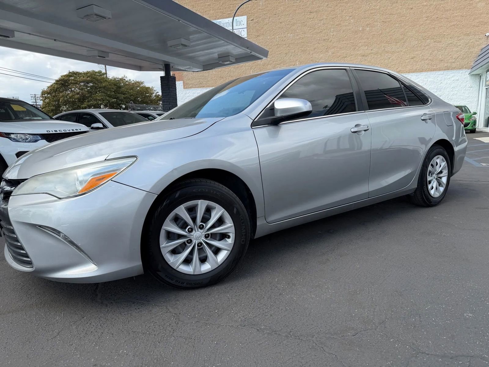Used 2015 Toyota Camry LE FWD image 5