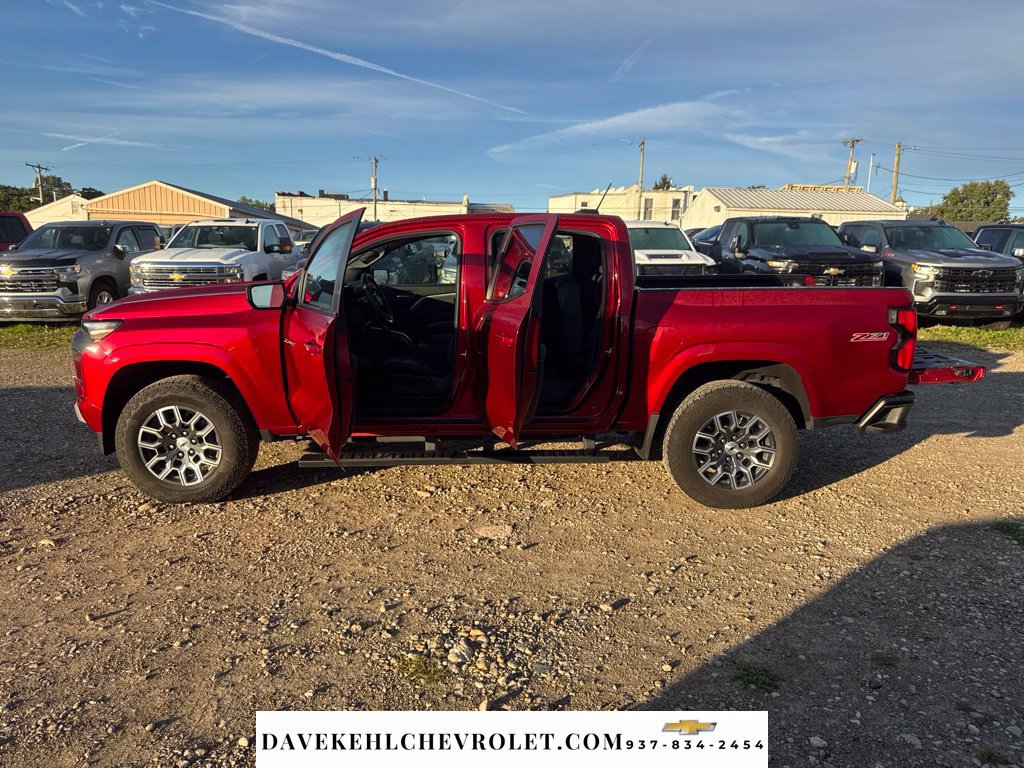 Used 2025 Chevrolet Colorado Z71 w/ Technology Package AWD/4WD image 29