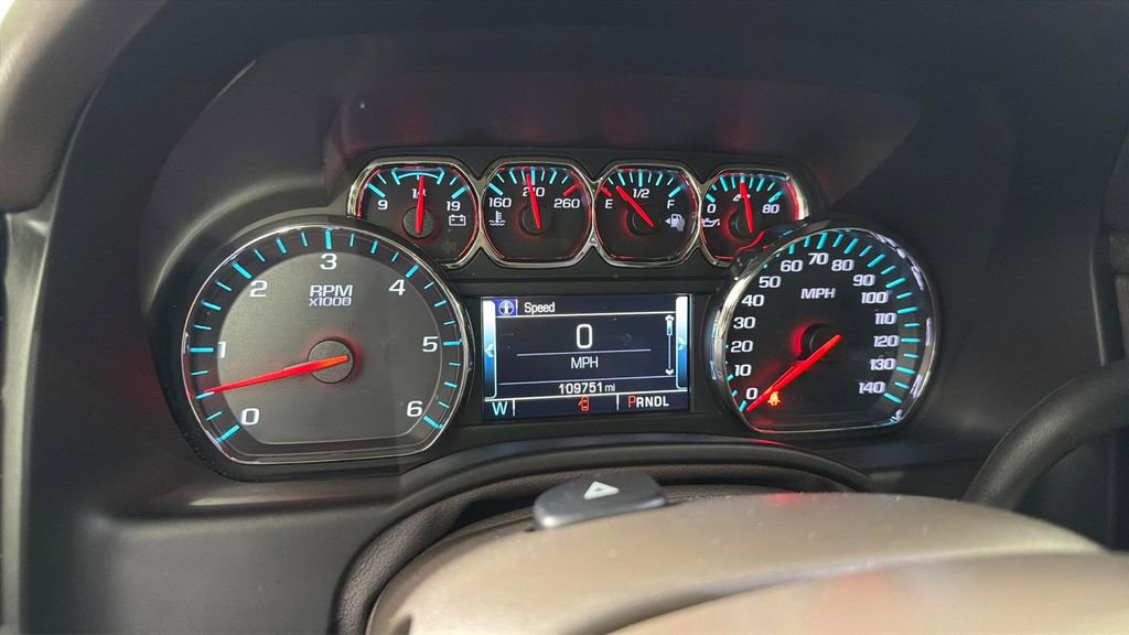 Used 2019 Chevrolet Suburban LT w/ Luxury Package RWD image 21