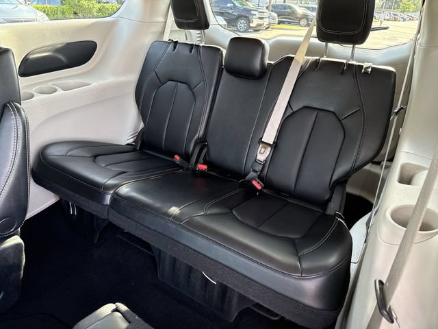 Used 2023 Chrysler Pacifica Touring-L FWD image 15
