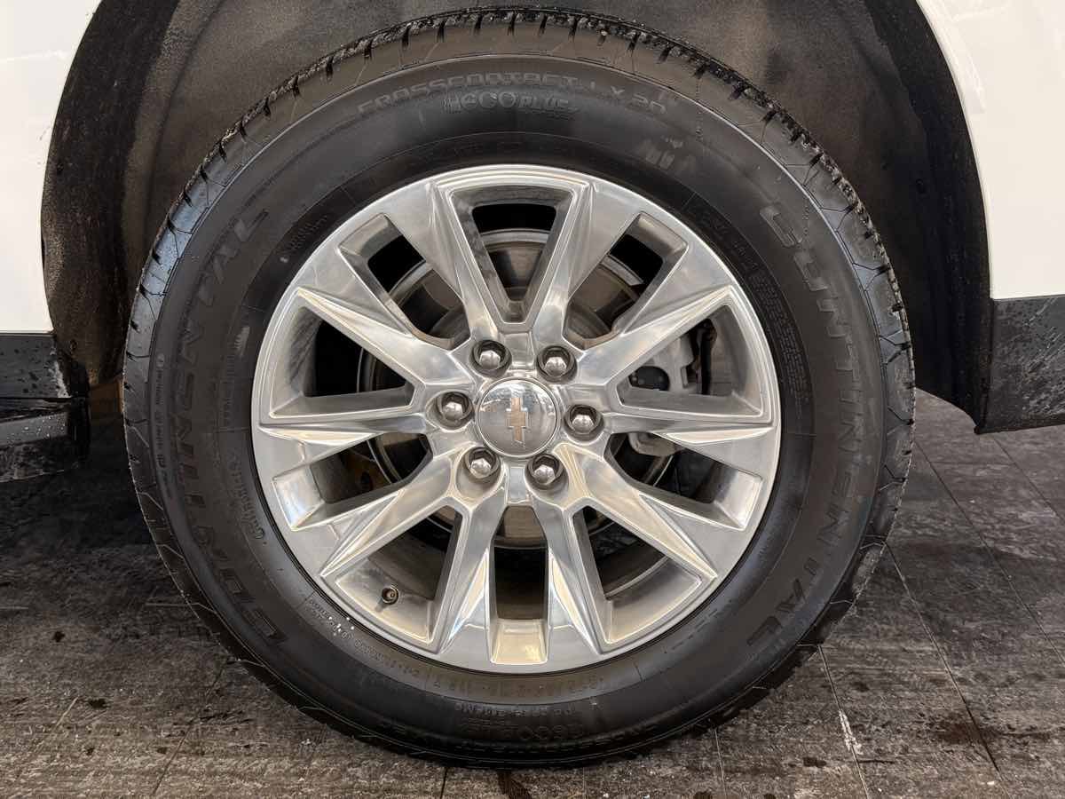 Used 2023 Chevrolet Suburban Premier image 39